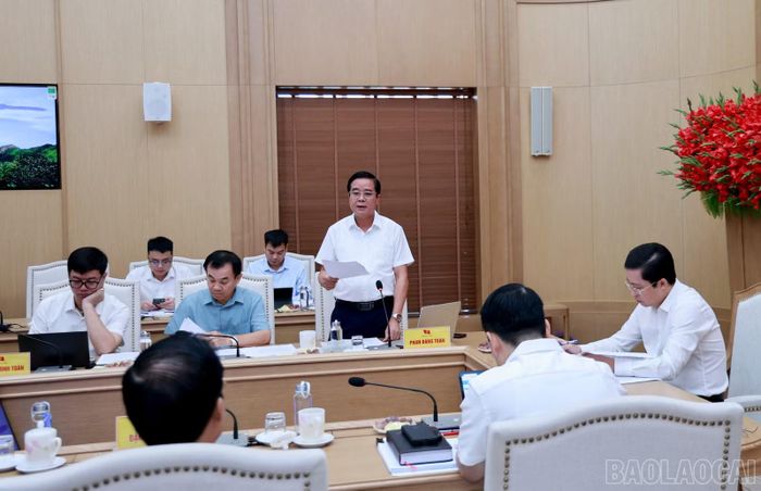 Đồng chí Phan Đăng Toàn - Ủy viên Ban Thường vụ, Trưởng Ban Nội chính Tỉnh ủy báo cáo kết quả công tác của Ban Chỉ đạo tỉnh trong 10 tháng đầu năm 2026.