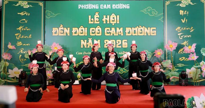 Tiết mục văn nghệ đậm đà bản sắc được biểu diễn tại lễ hội.