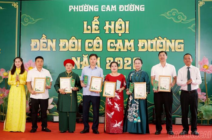Ban tổ chức tri ân các đơn vị, tập thể, cá nhân tiêu biểu có đóng góp phát tâm công đức trong việc bảo tồn, tôn tạo và phát huy giá trị di tích đền Đôi Cô.