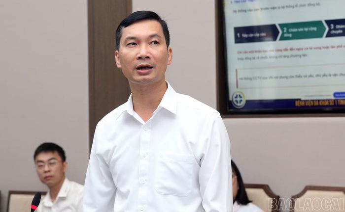 Đại diện Bệnh viện Đa khoa số 1 tỉnh Lào Cai trình bày thuyết minh nhiệm vụ.