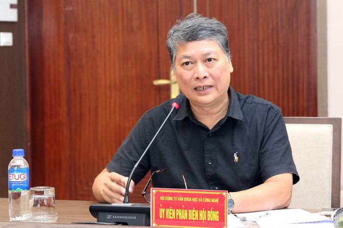 Đại diện các chuyên gia cho ý kiến phản biện.