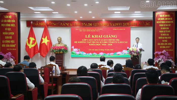 Quang cảnh lễ khai giảng.