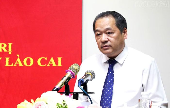 Đồng chí Lý Bình Minh - Phó Chủ tịch HĐND tỉnh phát biểu tại lễ khai giảng.