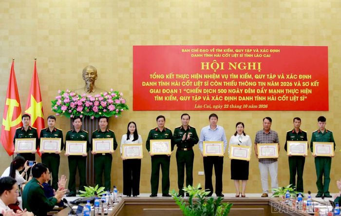 Các tập thể, cá nhân có thành tích xuất sắc trong triển khai thực hiện “Chiến dịch 500 ngày đêm” đẩy mạnh tìm kiếm, quy tập và xác định danh tính hài cốt liệt sĩ đã được nhận Bằng khen của Chủ tịch UBND tỉnh.
