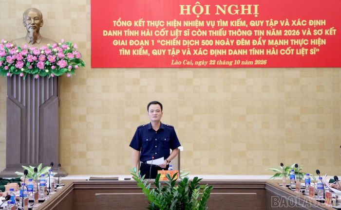 Đồng chí Giàng Quốc Hưng - Ủy viên Ban Thường vụ Tỉnh ủy, Phó Chủ tịch UBND tỉnh, Trưởng Ban Chỉ đạo tìm kiếm, quy tập và xác định danh tính hài cốt liệt sĩ tỉnh phát biểu kết luận hội nghị.