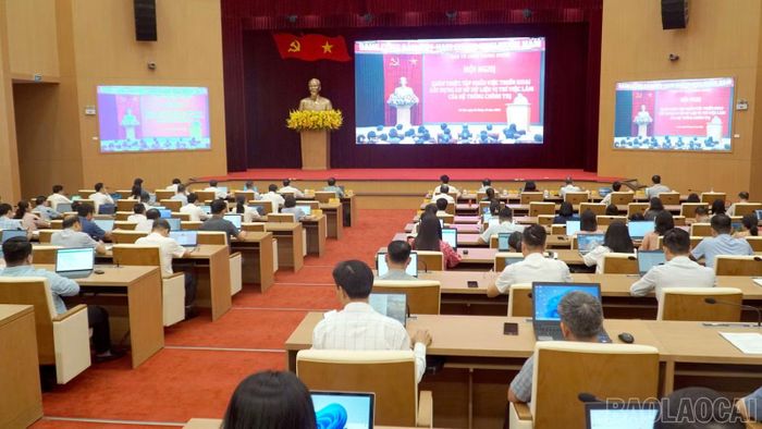Quang cảnh hội nghị tại điểm cầu Tỉnh ủy Lào Cai.