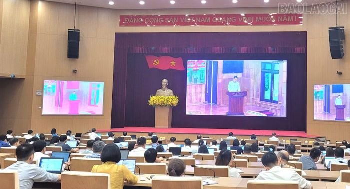 Các đại biểu phát biểu tại hội nghị.