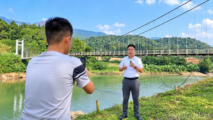 Anh Nguyễn Duy Sơn chủ động quảng bá tiềm năng du lịch địa phương trên mạng xã hội.