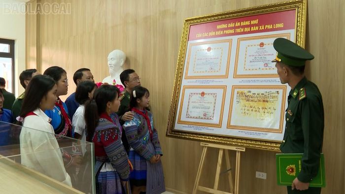 Tham quan "Góc biên giới và Bộ đội biên phòng".