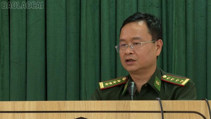 Đại tá Trần Quang Tùng, Chính ủy Bộ đội Biên phòng Lào Cai phát biểu tại Hội nghị.
