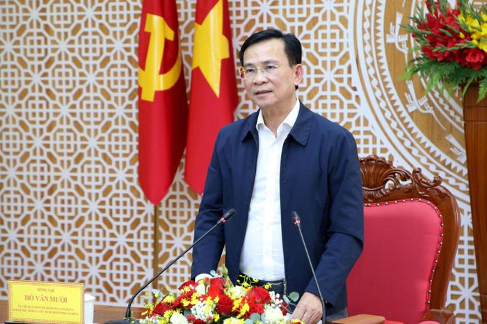 Ủy viên Ban Chấp hành Trung ương Đảng, Phó Bí thư Tỉnh ủy, Chủ tịch UBND tỉnh Lâm Đồng Hồ Văn Mười tại buổi làm việc với Sở Công thương ngày 16/10