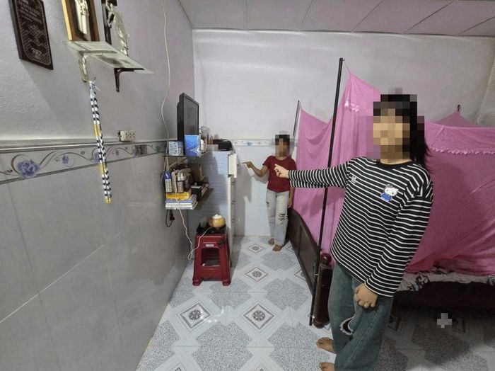Trước khi thực hiện hành vi, 2 đối tượng đã theo dõi thời điểm gia đình bị hại vắng nhà, sau đó tìm cách đột nhập vào phòng ngủ để lấy tài sản. (Ảnh: T. Hải)