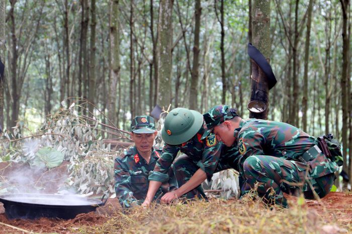 Lãnh đạo Trung đoàn 40 chỉ đạo, kiểm tra công tác diễn tập
