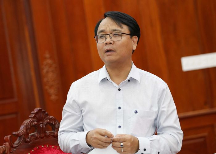 Đồng chí Đặng Hồng Sỹ, Phó Bí thư Thường trực Tỉnh ủy thông qua tờ trình của Ban Thường vụ Tỉnh ủy về công tác cán bộ