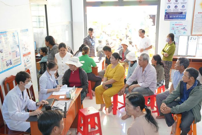 Xã Bảo Lâm 4 bố trí nhiều điểm thăm, khám bệnh để tạo điều kiện tối đa cho Nhân dân địa phương