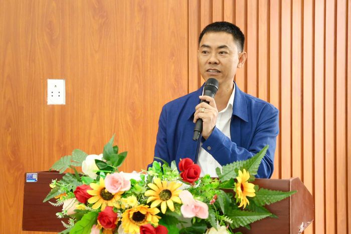 Phó Giám đốc Ban Quản lý dự án RECAF tỉnh Lâm Đồng Phạm Hùng Vỹ phát biểu tại hội thảo