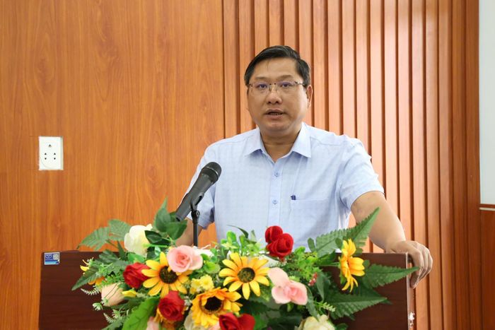 Phó Bí thư Đảng ủy, Chủ tịch UBND xã Tuy Đức Trần Văn Sĩ phát biểu tại hội thảo