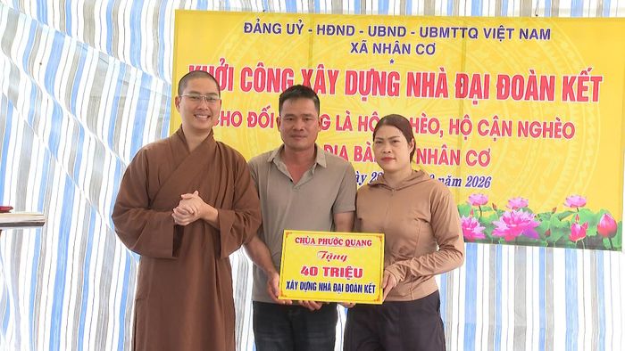 Gia đình anh Vương Minh Tiện được hỗ trợ thêm 40 triệu để xây dựng nhà mới thêm khang trang