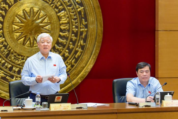 Đồng chí Đỗ Văn Chiến, Ủy viên Bộ Chính trị, Phó Chủ tịch Thường trực Quốc hội tham dự và phát biểu thảo luận tại Tổ 7
