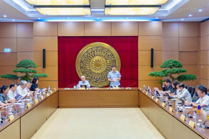 Quang cảnh phiên thảo luận Tổ 7