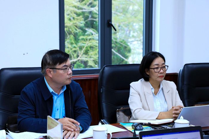 Các thành viên Ban Giám khảo và Tổ Thư ký Giải Báo chí về xây dựng Đảng tỉnh Lâm Đồng lần thứ II năm 2026 dự và góp ý tại cuộc họp