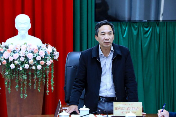 Phó Trưởng Ban Tuyên giáo Tỉnh ủy Lâm Đồng Hoàng Mạnh Thắng thống nhất một số nội dung tại cuộc họp
