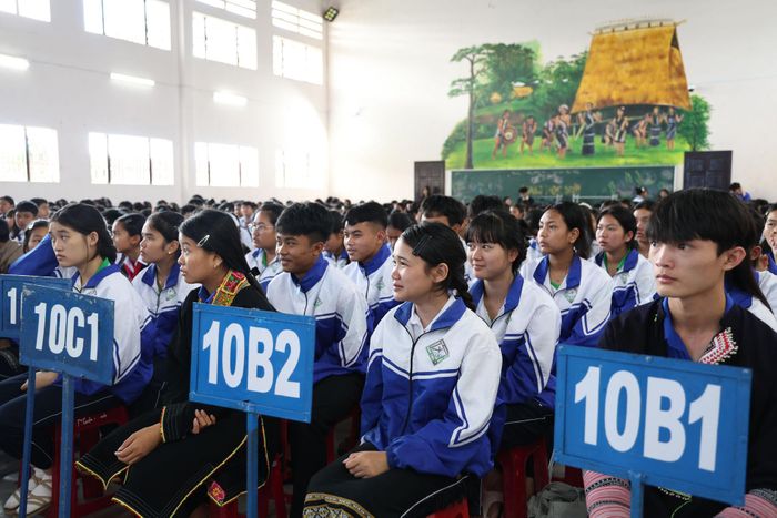 Học sinh Trường Phổ thông Dân tộc nội trú tỉnh Lâm Đồng tham gia chương trình