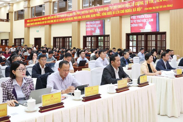Lãnh đạo HĐND tỉnh Lâm Đồng, Ban Tổ chức Tỉnh ủy và các sở, ngành, đơn vị tham gia hội nghị