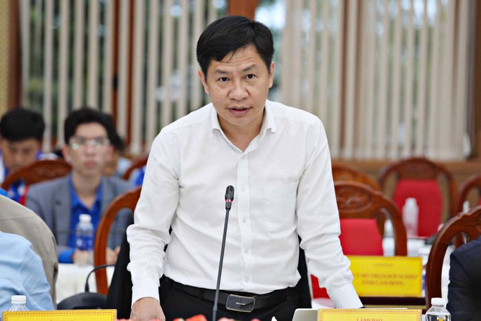 Giám đốc Sở Khoa học và Công nghệ Võ Thành Công giải đáp kiến nghị của thanh niên về các chính sách hỗ trợ khởi nghiệp trong lĩnh vực công nghệ và đổi mới sáng tạo