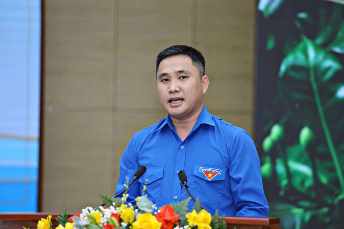 Bí thư Tỉnh Đoàn Lâm Đồng Trương Minh Quang báo cáo tóm tắt kết quả thực hiện các mục tiêu, chỉ tiêu trong Chương trình phát triển thanh niên năm 2025