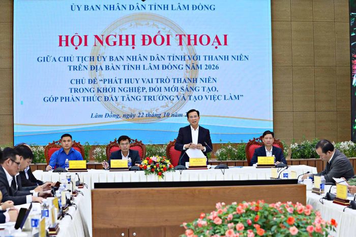 Ủy viên Ban Chấp hành Trung ương Đảng, Phó Bí thư Tỉnh ủy, Chủ tịch UBND tỉnh Hồ Văn Mười đề nghị thanh niên phải là đội ngũ tiên phong trong chuyển đổi số và đổi mới sáng tạo