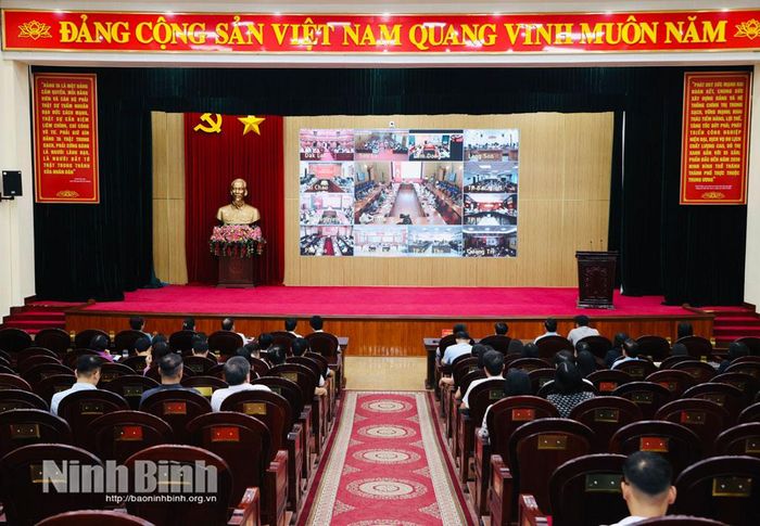 Quang cảnh hội nghị tại điểm cầu tỉnh Ninh Bình.