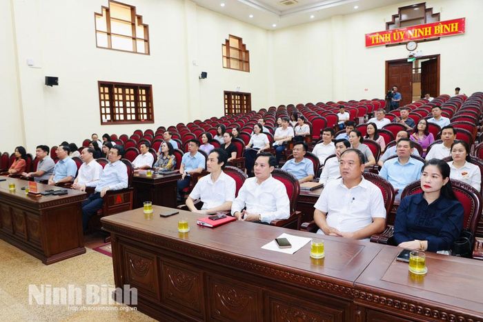 Các đại biểu dự hội nghị tại điểm cầu tỉnh Ninh Bình.