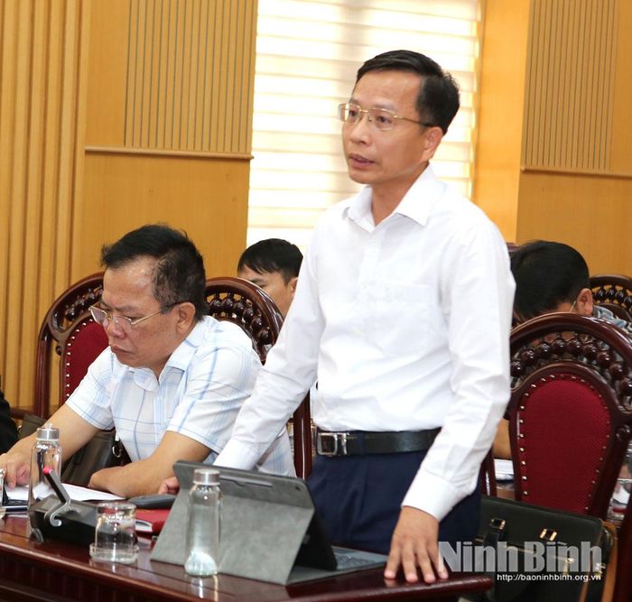 Đại diện lãnh đạo xã Vạn Thắng phát biểu tại hội nghị.