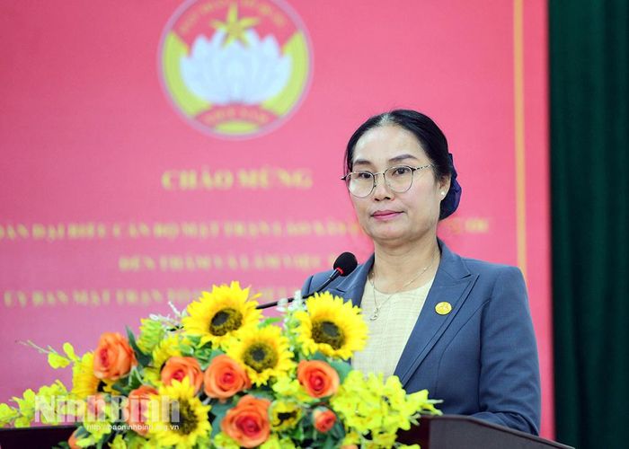 Đồng chí Phêng-phan Bu-pha-phôn, Trưởng ban Tuyên truyền, Trung ương Mặt trận Lào xây dựng đất nước phát biểu tại buổi đón tiếp.