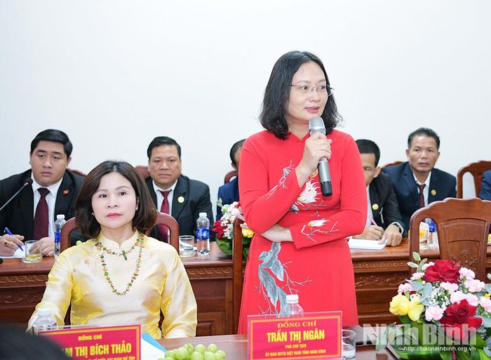 Đồng chí Trần Thị Ngân, Phó Chủ tịch Ủy ban MTTQ Việt Nam tỉnh phát biểu tại buổi làm việc.