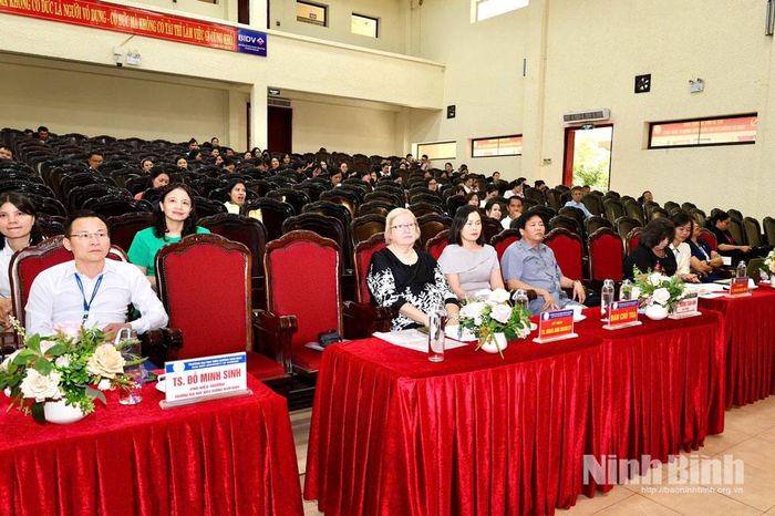Các đại biểu dự hội nghị.