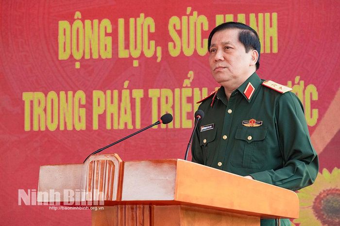 Trung tướng Nguyễn Đức Hưng, Ủy viên Trung ương Đảng, Chính ủy Quân khu 3 phát biểu tại buổi lễ.