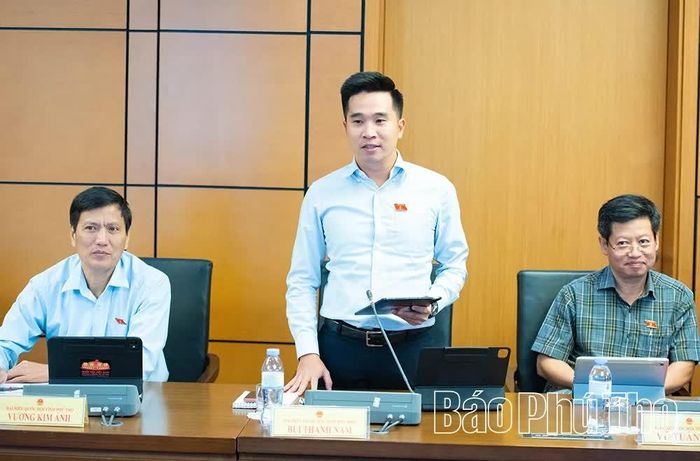 Đại biểu Quốc hội tỉnh Phú Thọ Bùi Thanh Nam tham gia thảo luận ở Tổ.