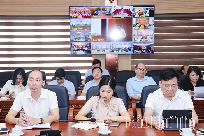 Lãnh đạo các sở, ban, ngành tham dự hội nghị.