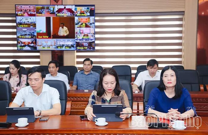 Các đại biểu tham dự hội nghị.