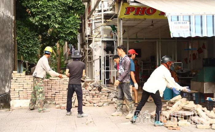 Gia đình ông Dương Hoàng Hanh và bà Nguyễn Thị Bích Liên đã tự nguyện chấp hành quyết định thi hành án.
