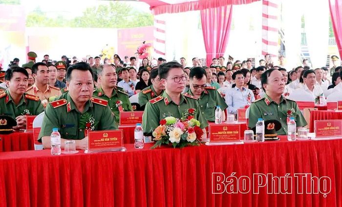 Các đại biểu dự lễ khởi công.