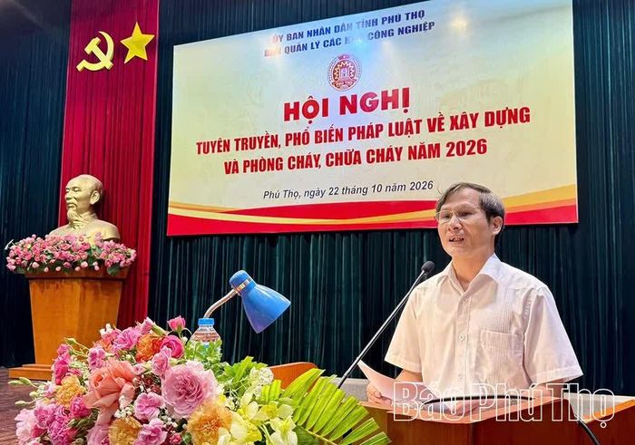 Lãnh đạo Ban Quản lý các KCN tỉnh phát biểu khai mạc hội nghị.
