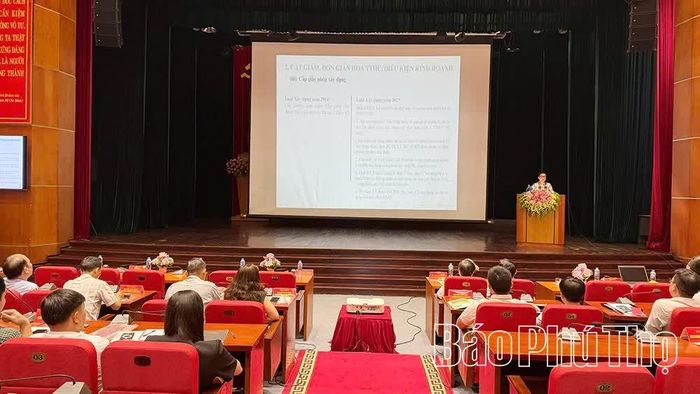 Báo cáo viên tuyên truyền về Luật Xây dựng năm 2025 đến các doanh nghiệp.