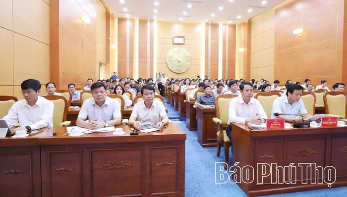 Các đại biểu dự tại điềm cầu Phú Thọ.