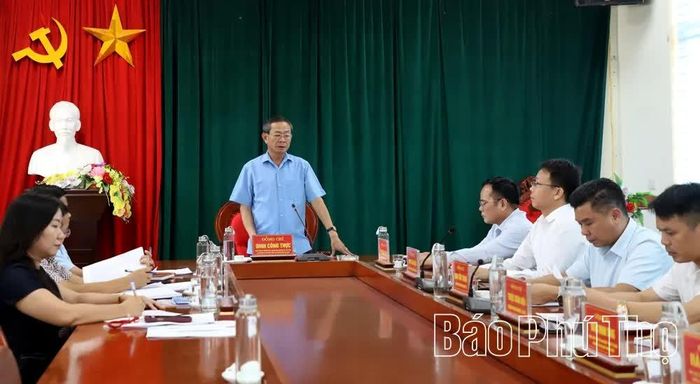 Quang cảnh buổi làm việc.