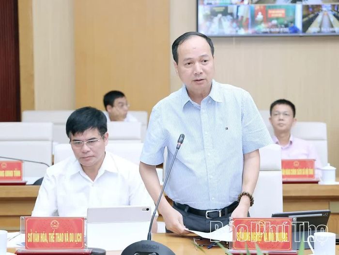 Lãnh đạo Sở Nông nghiệp và Môi trường báo cáo tại hội nghị.