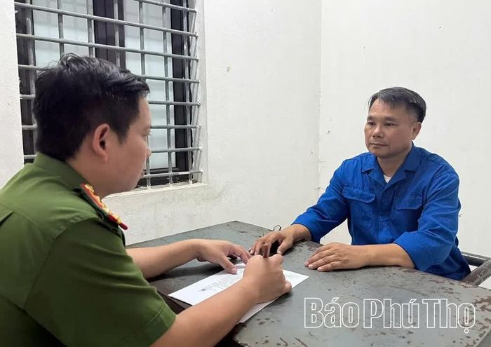Cơ quan Cảnh sát điều tra Công an tỉnh Phú Thọ lấy lời khai bị can Phùng Sơn Hải - Phó Giám đốc Công ty Cổ phần Đầu tư - Thương mại 336.