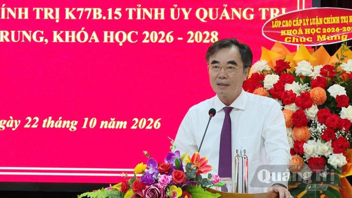 Đồng chí Nguyễn Lương Bình, Trưởng ban Tổ chức Tỉnh ủy phát biểu tại lễ khai giảng - Ảnh: Đ.A
